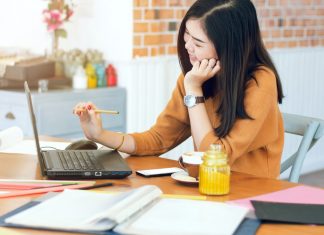 Đóng phí bảo hiểm nhân thọ và 5 điều có thể bạn chưa biết yếu tố ảnh hưởng đến mức phí bảo hiểm