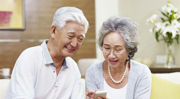 Mua bảo hiểm nhân thọ cho bố mẹ – món quà yêu thương tuyệt vời mua bảo hiểm nhân thọ cho bố mẹ