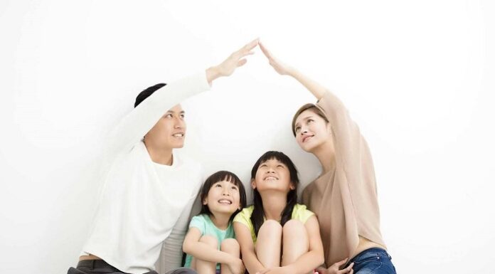 Có nên mua bảo hiểm cho người trụ cột gia đình không? bảo hiểm người trụ cột