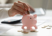 So sánh bảo hiểm nhân thọ và gửi tiết kiệm: Đầu tư nào lời hơn? nên mua bảo hiểm hay gửi tiết kiệm