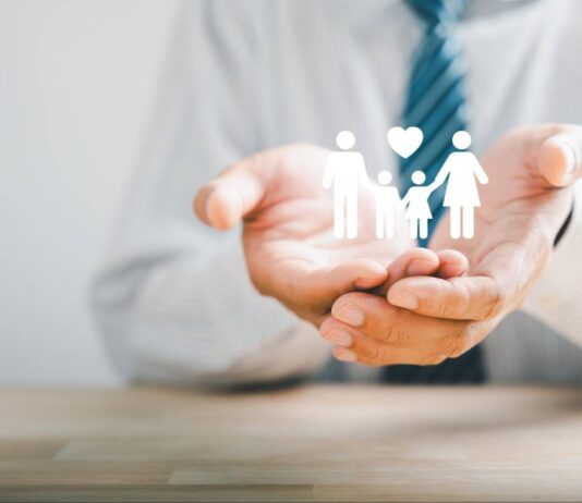8 kinh nghiệm mua bảo hiểm sức khỏe không thể bỏ qua Bảo hiểm sức khỏe giúp bảo vệ nguồn tài chính trước rủi ro y tế